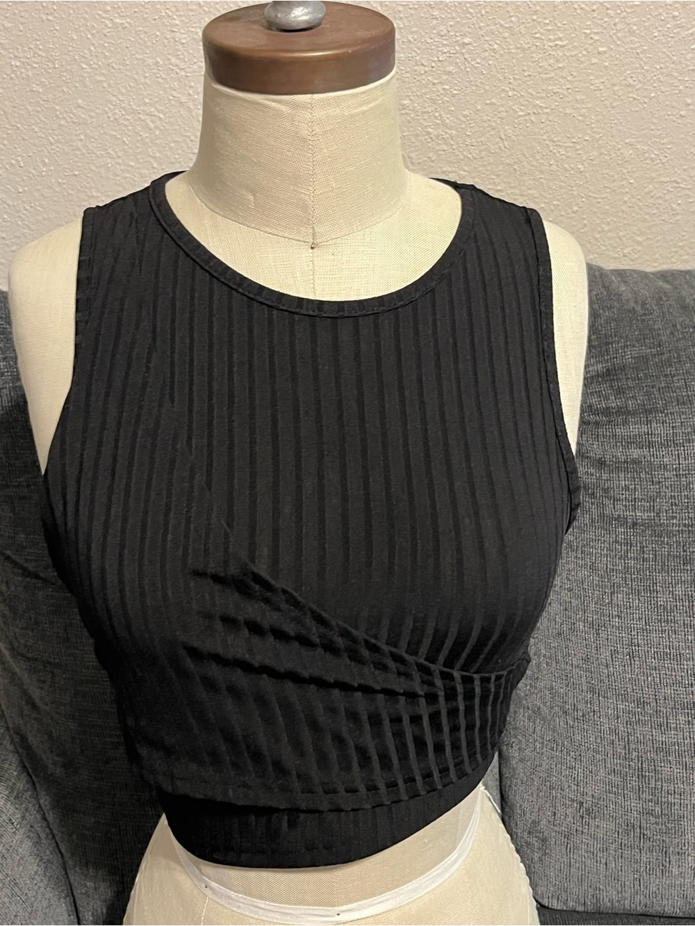 SHEIN Black Ribbed Twist-Front Crop Tank